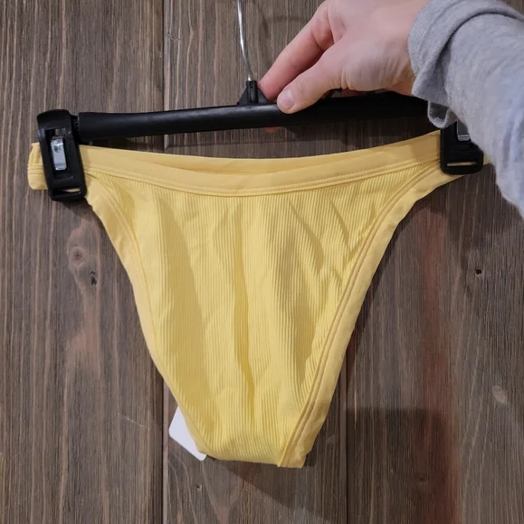 L space cheeky bikini bottoms - Picture 2 of 2